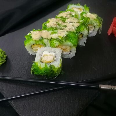 Ролл Окинава в Sushiko по цене 280 ₽