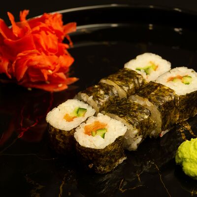 Классика с огурцом и помидором в Чип и Дейл по цене 200 ₽