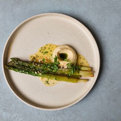 Спаржа, кедровый хумус и лимон в 0.75 please Moscow по цене 1100 ₽