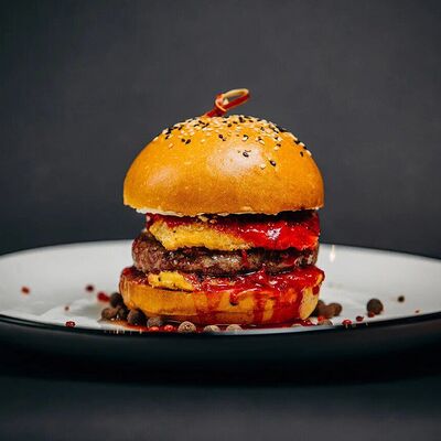 Брусничный бургер в Праймбиф бар по цене 710 ₽