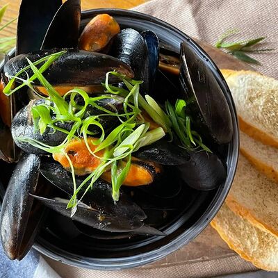 Голубые мидии в соусе Том Ям в Moloko по цене 440