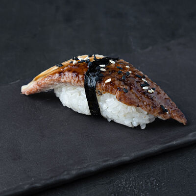 Суши с угрем в Corner Grill по цене 180 ₽