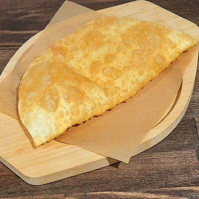 Чебурек со свининой и телятиной в Шашлычная угли по цене 230 ₽