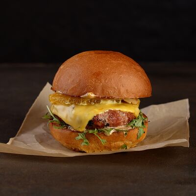 Бургер с уткой в Kotleta bar по цене 440 ₽