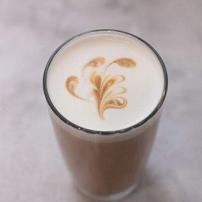 Латте L в Traveler's coffee по цене 378 ₽