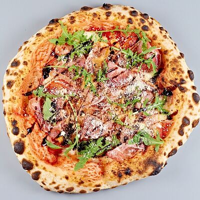 Пицца Прошуттов Кафе Итальянцы по цене 590 ₽