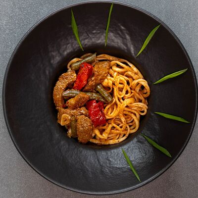 Каурма-лагман (жареный) в Чебуреки Манты по цене 400 ₽