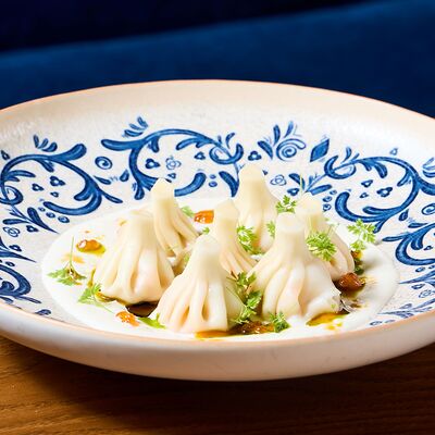 Хинкалиоли из лосося в сливочно-икорном соусе в NANA Pirveli по цене 865 ₽