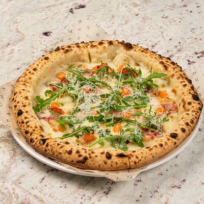 Пицца Карбонара с желтком сувид и рукколой в Bona по цене 830 ₽