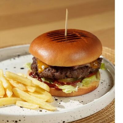 Бургер BBQ с котлетой из дичив En Ferio по цене 1020 ₽