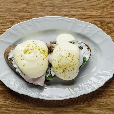 Гранд Бенедикт с итальянской мортаделлой в Lucky Duck по цене 990 ₽