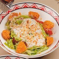 Салат с куриным попкорном в Два барашка