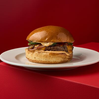 Бургер с карамелизированным луком в Hitch по цене 1310 ₽