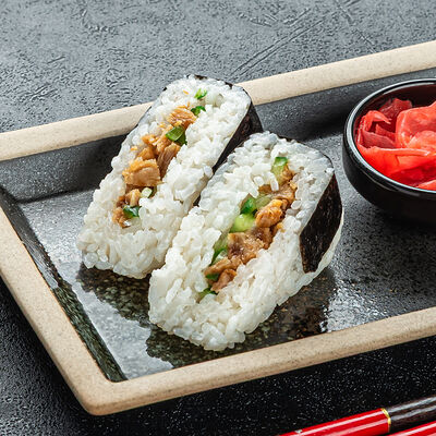 Онигири угорь в Сан Суши - Пицца по цене 262 ₽