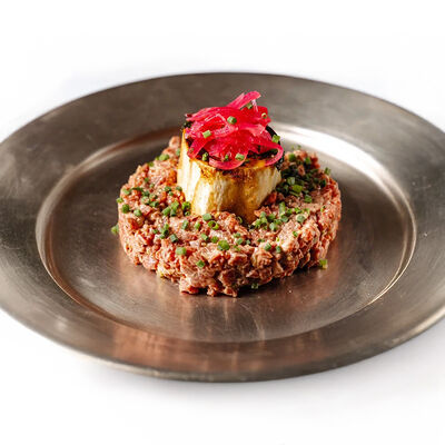 Тартар из мраморной говядины с костным мозгомв Dodici Grill по цене 1150 ₽