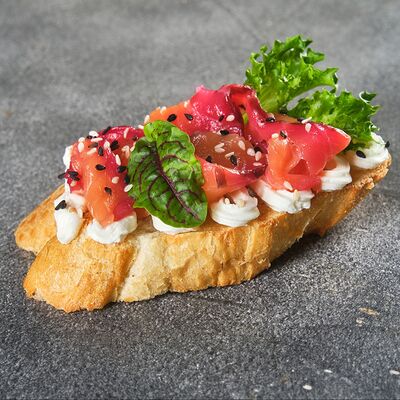 Брускетта с семгой в Brusketta.pro по цене 356 ₽
