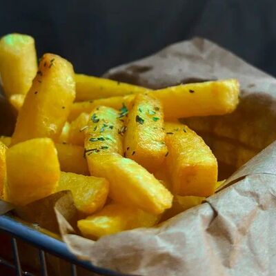 Картошка фри стандарт и 2 соуса в Чебуреки на Чайковского по цене 250 ₽