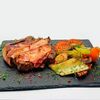 Стейк из cвинoй шеи с запеченными овощами в Кафе Жаровня по цене 805