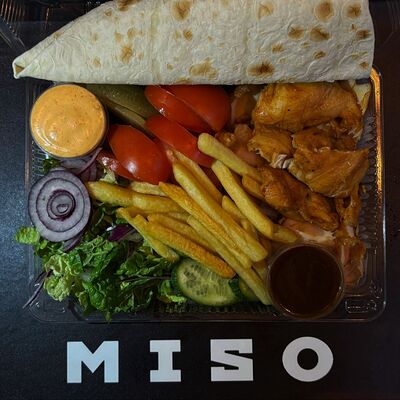 Классическая шаурма Miso на тарелке в Шаурма Miso по цене 800 ₽