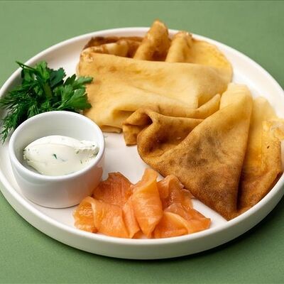 Блинчики с лососем и руккольным кремом в Волконский по цене 1050 ₽