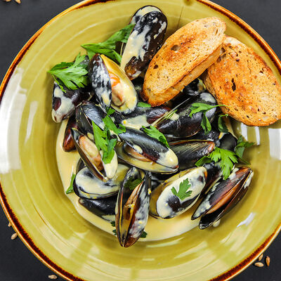 1/2 мидии в сливочном соусе в Rast Pub по цене 590 ₽