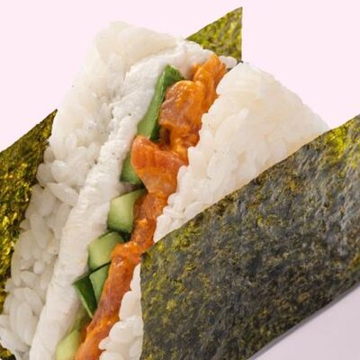 Онигири с лососем в Ёбидоёби по цене 309 ₽