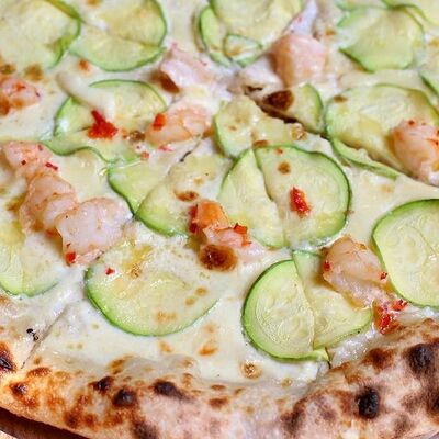 Пицца с цукини и креветками в Беллуччи по цене 650