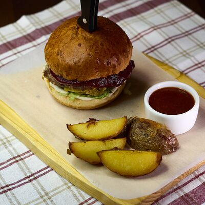 Бургер Пьяная бабушка в BBQ Bar по цене 1000 ₽