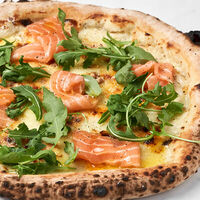 Пицца с Лососем в Mojo