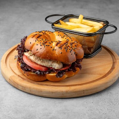 Бейгл с куриным филе в Большая рыба по цене 650 ₽