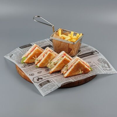 Сэндвич с курицей в 1st Gallery Lounge по цене 585 ₽