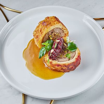 Пожарский утиный рулет с моченой брусникой в Море на Патриках по цене 1200