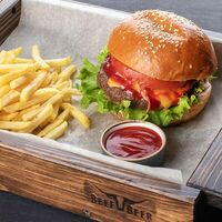 Бургер с беконом в Beef & Beer
