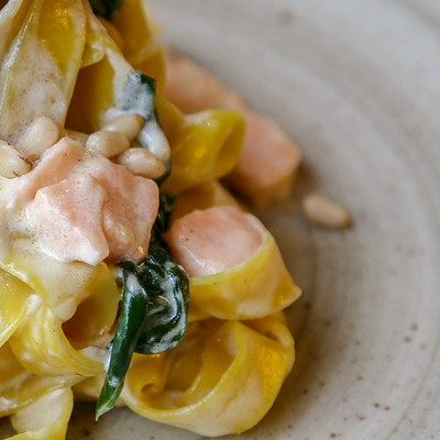 Феттучинни с лососем в Pizza Volante по цене 1360 ₽