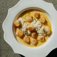 Гребешки с цветной капустой в Lele Kitchen & Wine