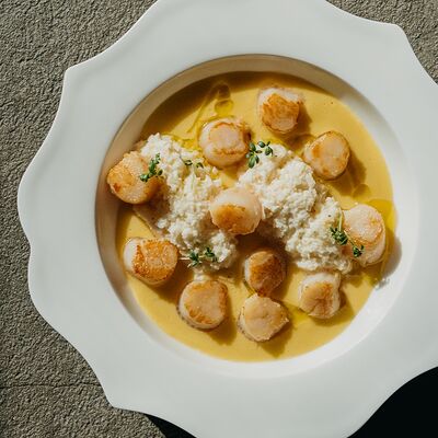 Гребешки с цветной капустой в Lele Kitchen & Wine по цене 990 ₽