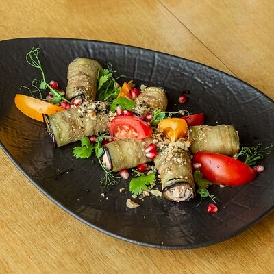 Рулетики из баклажан с мягким сыром, грецким орехом и кинзой в Победа по цене 530