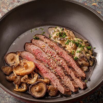 Блейд-стейк с жареными грибами в Ваще Огонь по цене 790