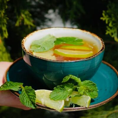 Мята - ЛаймЧай в Кофейня Mozart по цене 220 ₽