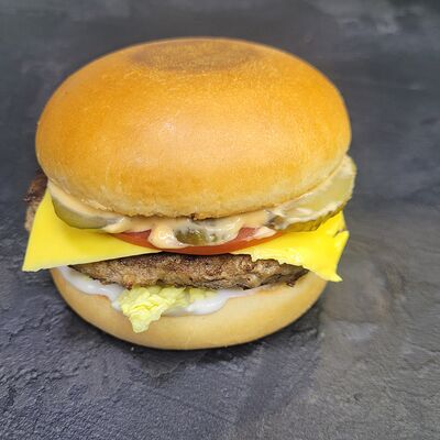 Чизбургер с говядинойв Лапшичная ВокБери по цене 399 ₽