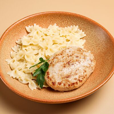 Котлетка куриная с макарошками-бантиками в Семейный ресторан Mr Grek по цене 500 ₽