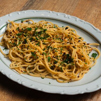 Spaghetti aglio olio в La Piada по цене 960 ₽