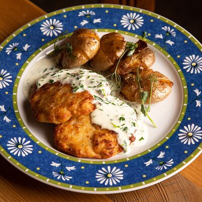 Щучьи котлетки и толченая картошка в Давид TLV Food & Bar по цене 880 ₽