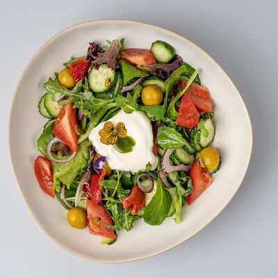 Греческий салат в Местные по цене 1090 ₽