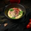 Бефстроганов из говяжьей вырезки с грибами, луком и картофельным пюре в maccar lounge по цене 800