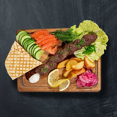 Люля-кебаб на тарелке в Street Food Market по цене 576 ₽