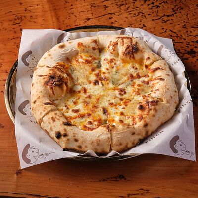 Пицца Четыре сыра в Finch Bistro по цене 870 ₽