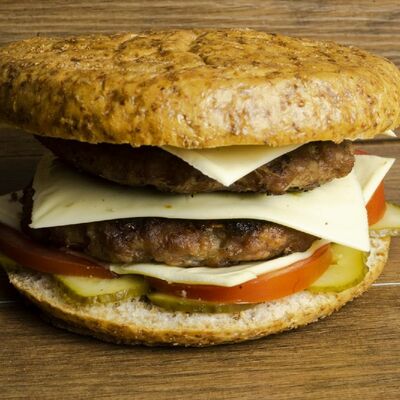 Чизбургер Двойной котлета гриль в GRILL & SUSHIMASTER - ГРИЛЬ и СУШИ МАСТЕР по цене 249