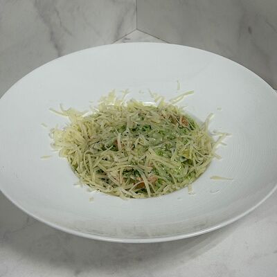 Фетучини со шпинатом и лососем в сливочном соусе в Сказка lounge по цене 950 ₽