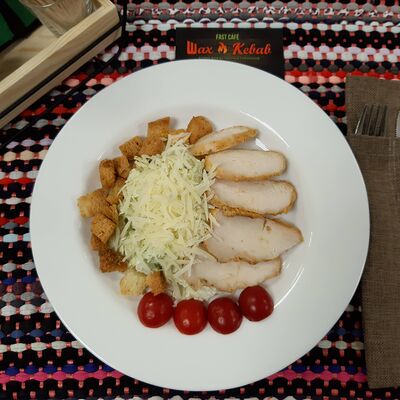 Цезарь с курицей в Шах и кебаб по цене 280 ₽